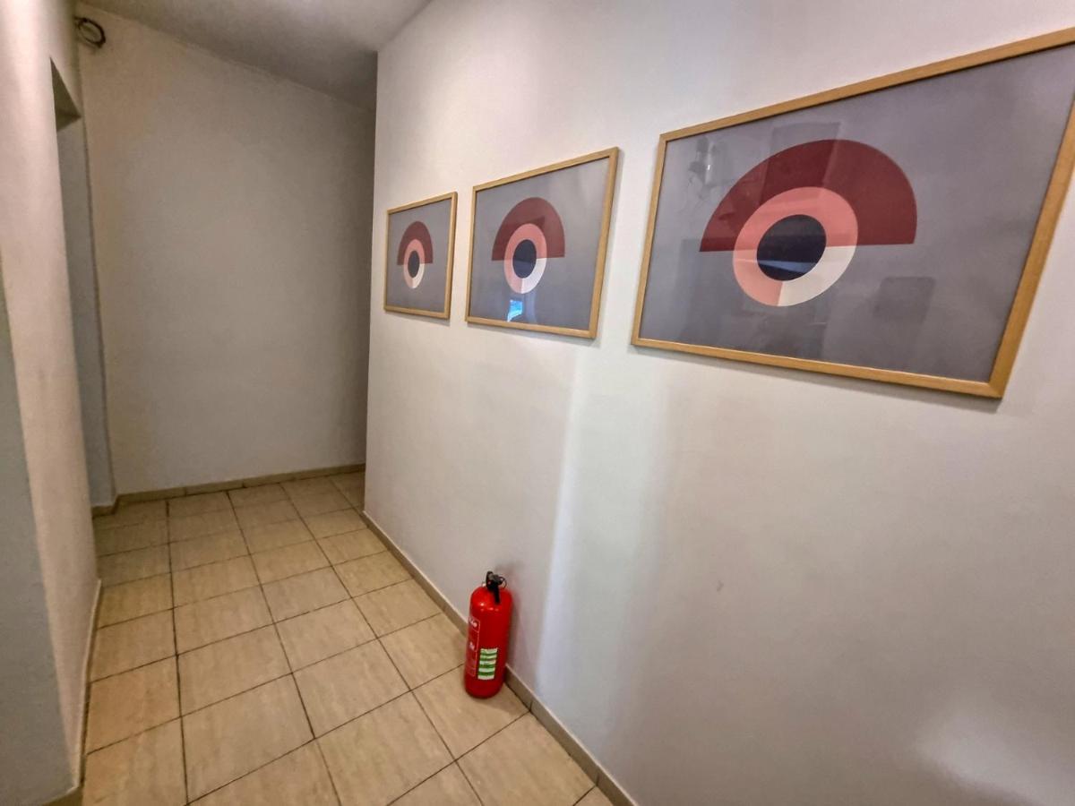Inviting In Center